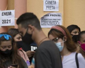 Inglês no Enem é obstáculo entre aluno de escola pública e a faculdade